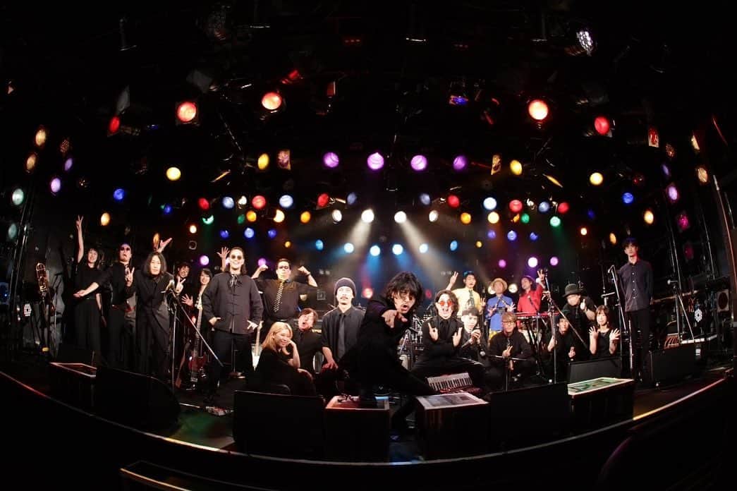 しょっぴーさんのインスタグラム写真 - (しょっぴーInstagram)「#渋谷クラブクアトロ にて行われた The R.O.X & GWOさんのワンマンライブ 「10年後の君へ」これが儚き夢ならばロックンロールに魂を捧ぐワールドツアー  この一言に尽きます【最高】  携われて本当に良かった！！ 皆さんありがとうございました！！  アンコールから泣き過ぎて頭痛い笑  前説と講談風？語り とても貴重な経験をさせて頂きました！！ ロックスさん最高✌️ 日本武道館のステージからの景色見させて下さい！！！！  #10年後の君へ #地元用賀 #用賀 #さくらだモンスターしょっぴー #しょっぴー #講談風 #最高 #泣き過ぎて頭痛い」8月19日 23時10分 - syoppy0110