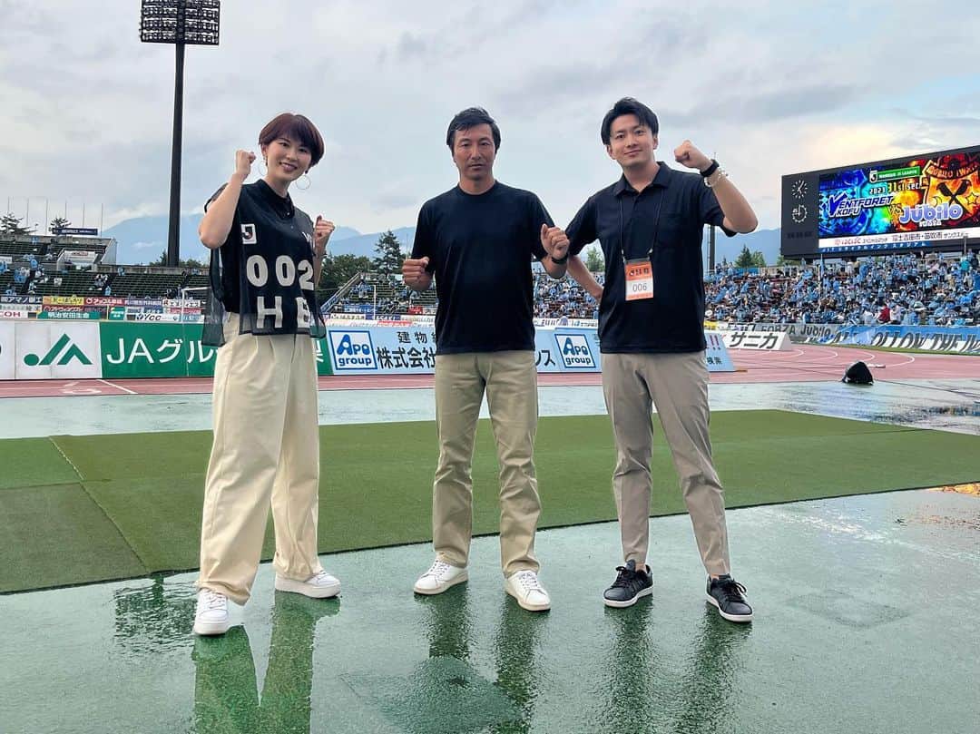小松千絵のインスタグラム：「今日の夜はJリーグ中継⚽️  解説は #堀井岳也 さんでした。  #vfk #山梨県 #山梨 #yamanashi #甲府 #アナウンサー #ラジオパーソナリティ #ラジオパーソナリティー #ラジオ #radio #radiko #山梨放送 #ybsラジオ #小松千絵 #山梨スピリッツ」