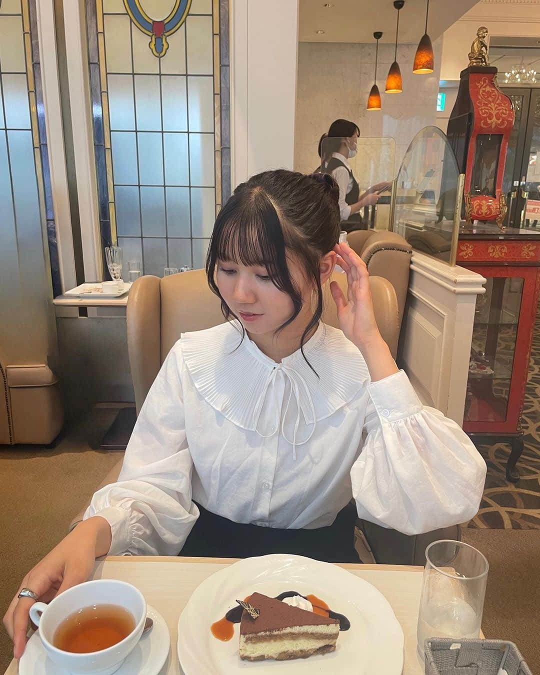 天海ありいさんのインスタグラム写真 - (天海ありいInstagram)「あんまり見えてないけど、お団子してみた日🍡(2ヶ月前　笑)  .   #05  #05line  #jkブランド #jk3  #お洒落さんと繋がりたい #渋谷カフェ #ヘアアレンジ  #お団子ヘア  #ポートレートモデル #ヘアモデル  #カットモデル  #サロンモデル  #せるふぃー  #セルフィー  #レイアウト #いいね #いいね返し  #likes  #ootdstyle  #ootd  #ootdfashion  #followme」8月19日 23時20分 - ally__1020