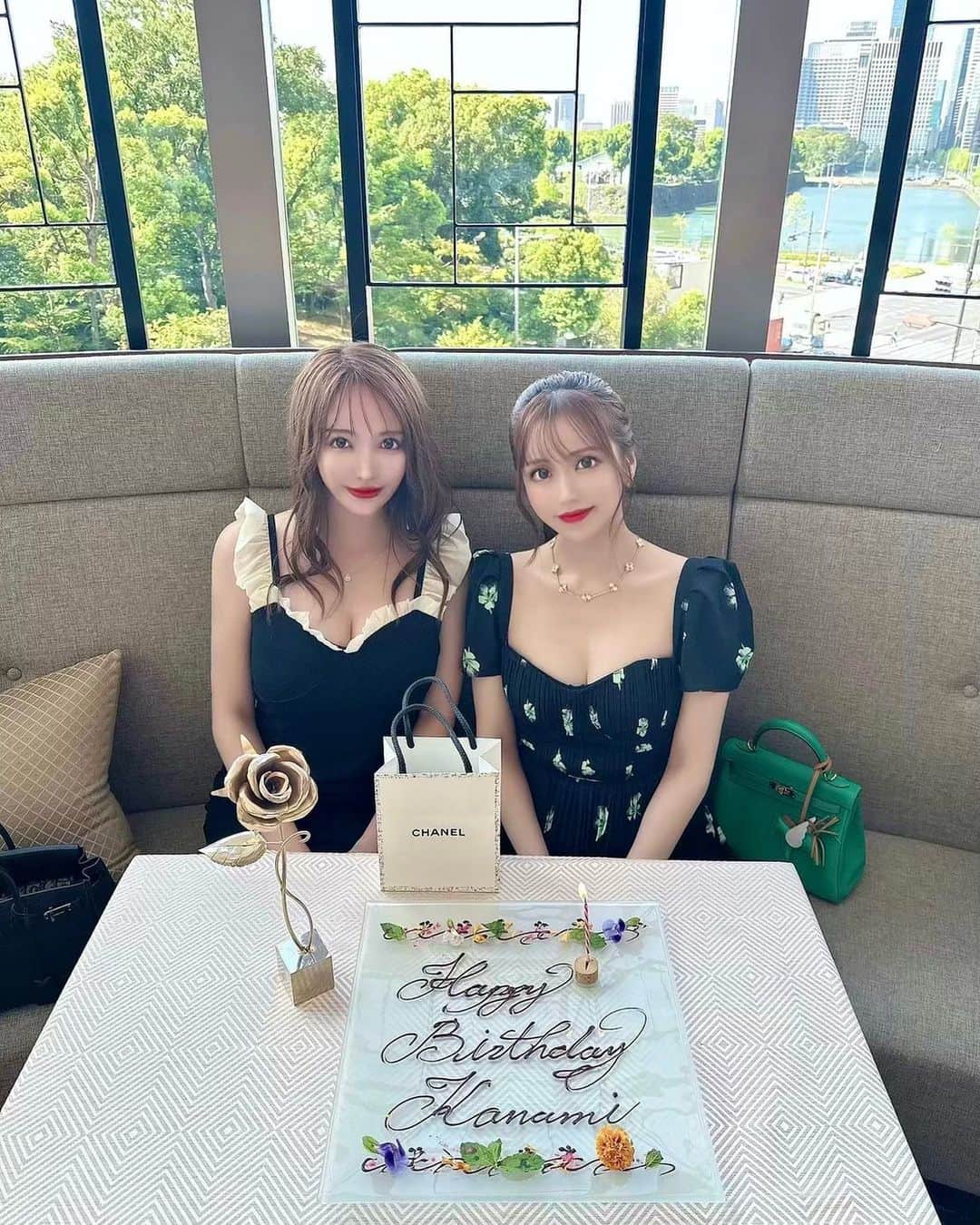 伴かなみのグルメインスタ