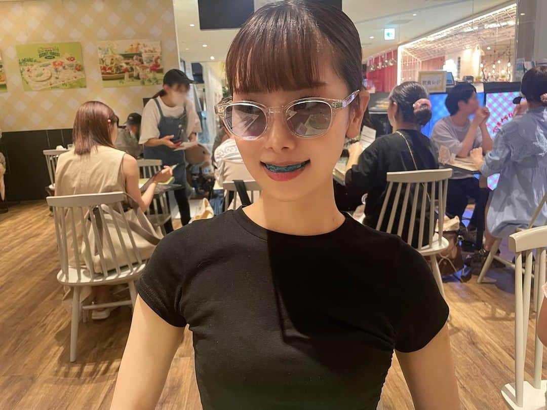 松田リマのインスタグラム：「. 全然そんなつもりで注文していないのに、口の中がプール上がり🏊‍♀️のようになりました 🟦🟦🟦 😁😁😁 🔵🔵🔵 🍰🍰🍰 🟦🟦🟦」