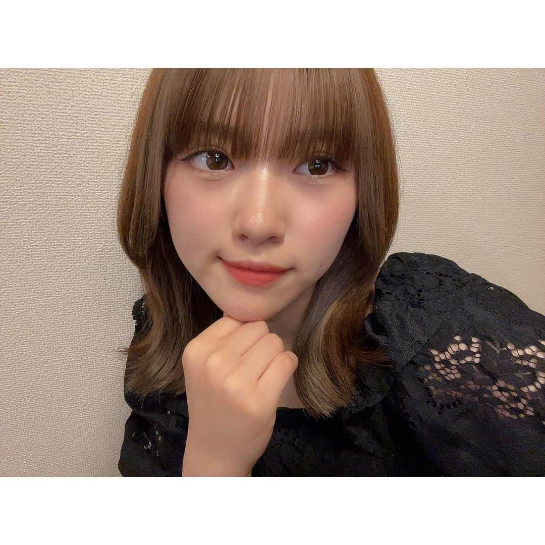 沢村りささんのインスタグラム写真 - (沢村りさInstagram)「心機一転イメチェンしました☺︎︎  .  #さわりさ #hair #ダブルカラー #グレージュ #ブラウン #透明感カラー #ブリーチなし #ミディアム #ヘアアレンジ #大阪 #美容室 #天王寺 #おすすめ #自撮り #03 #19 #20 #followme #ffff」8月19日 23時30分 - lisa20031208