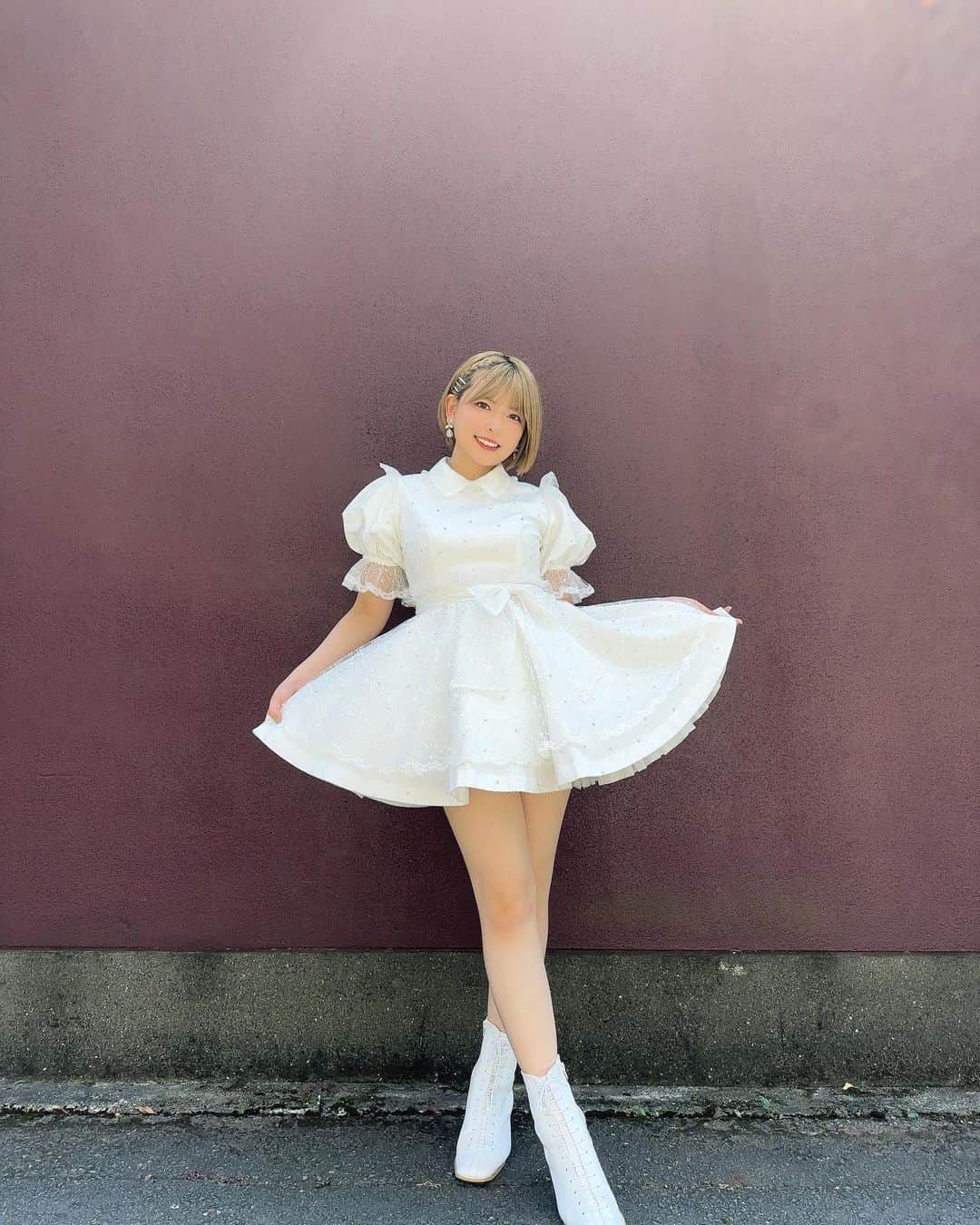 三村妃乃のインスタグラム：「🤍🤍🤍  はちゃめちゃに可愛い新衣装🫶🏻 普段あまり着ない系統だけど、似合ってますか？？  似合ってるって言え？？？？」