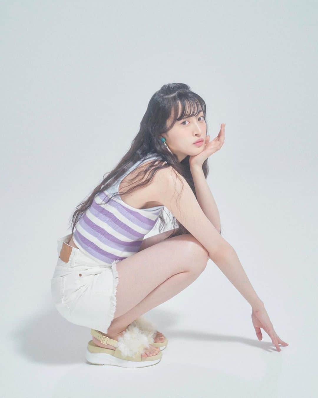 彩永あいりのインスタグラム：「. ソロカットもあるよ☁️💜  photo : @tm_wn_6 hairmake : @erena_hm stylist : @tanakarina_」