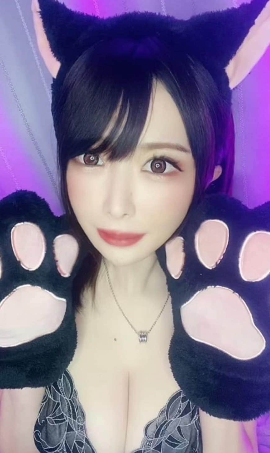 辻井ほのかのインスタグラム：「nyaaa😻💚💛💚💛  #cat #cosplay #日本女孩 #日本美女 #性感女演員 #日本性感女星」