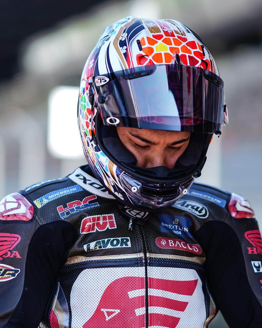 中上貴晶のインスタグラム：「It was not our day today☹️, but the important thing is that @takanakagami is fine after the crash! #TN30 #LCR #MotoGP #AustrianGP」