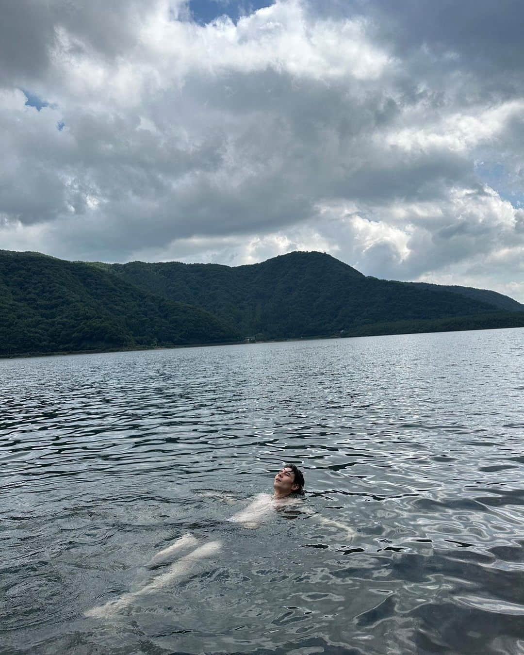 シールズ啓司のインスタグラム：「天然水風呂」