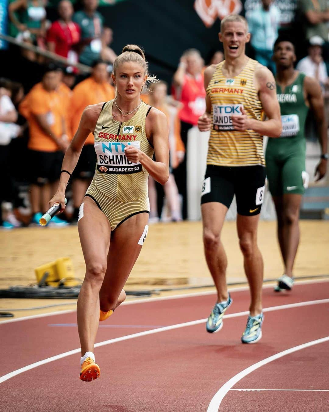 アリカ・シュミットのインスタグラム：「We made it to a world championship final 🔥😍 catch us tonight at 21.49 🤞🏼❤️ #trackandfield  📸 @stefan.mayer.foto」