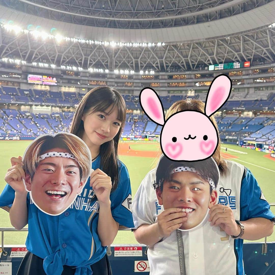 牧野真莉愛さんのインスタグラム写真 - (牧野真莉愛Instagram)「♡ ♡ ⚾️2023パ・リーグ公式戦⚾️ オリックス・バファローズVS.北海道日本ハムファイターズ 2023.8.18🌈京セラドーム大阪 🐻🐻🐿🦊 うちの試合行きました💖応援❣️❣️❣️ 🎀 ごーくんのお面💗💗💗💗💗💗💗 ↑ じぇーくんファンのお姉ちゃんにもらった🐟💕 🐻🐻🐿🦊 LOVE新庄❤️ つづく🐰“まりブロみてね” ♡ ♡  #LOVE新庄 ❤️ #北海道日本ハムファイターズ 💖 #lovefighters 🐻🐻🐿🦊 #モーニング娘23 #牧野真莉愛」8月20日 0時06分 - maria_makino.official