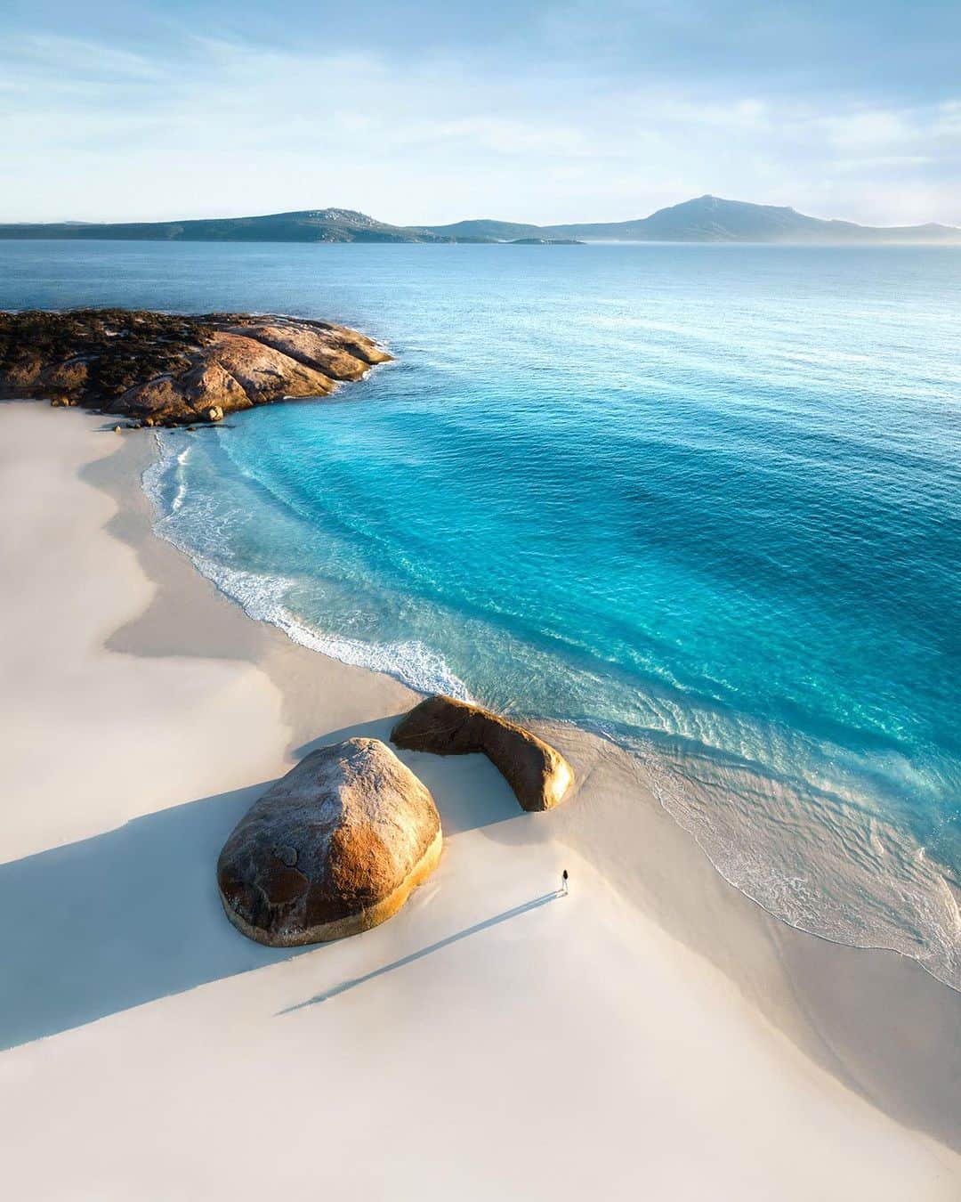 BEAUTIFUL DESTINATIONSさんのインスタグラム写真 - (BEAUTIFUL DESTINATIONSInstagram)「@merrwatson captures the dreamy coastlines of Western Australia, where endless stretches of turquoise water meets soft, sandy shores! 🏖️ Did you know that Australia is home to over 10,000 stunning beaches? 🌊 Beach culture is popular in Australia, with more than 85% of Australia's population living within 50 km of the coastline. 🏄  What is your favorite beach in Australia? 🇦🇺  📽 @merrwatson 📍 Western Australia, Australia」8月20日 0時01分 - beautifuldestinations