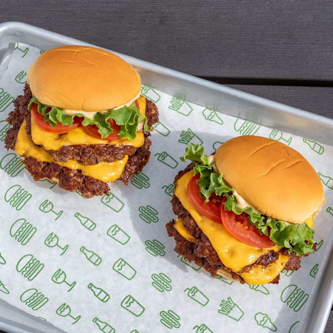 SHAKE SHACKさんのインスタグラム写真 - (SHAKE SHACKInstagram)「ShackBurger appreciation post 🙌」8月20日 0時03分 - shakeshack