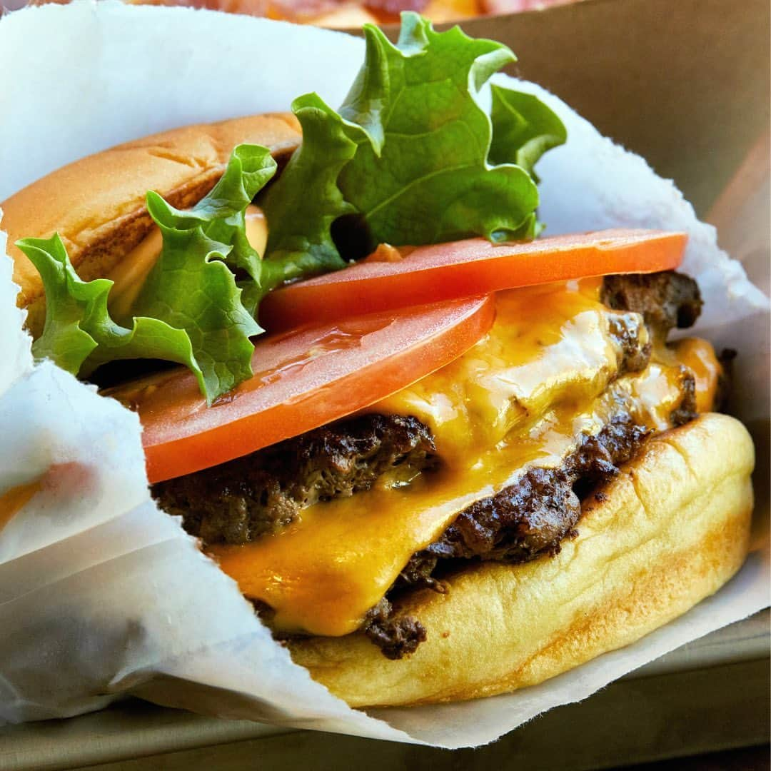 SHAKE SHACKさんのインスタグラム写真 - (SHAKE SHACKInstagram)「ShackBurger appreciation post 🙌」8月20日 0時03分 - shakeshack