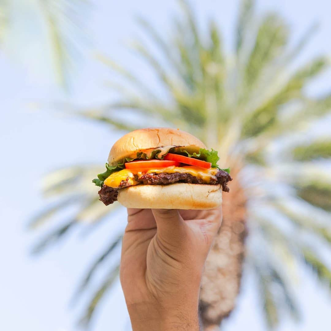 SHAKE SHACKさんのインスタグラム写真 - (SHAKE SHACKInstagram)「ShackBurger appreciation post 🙌」8月20日 0時03分 - shakeshack