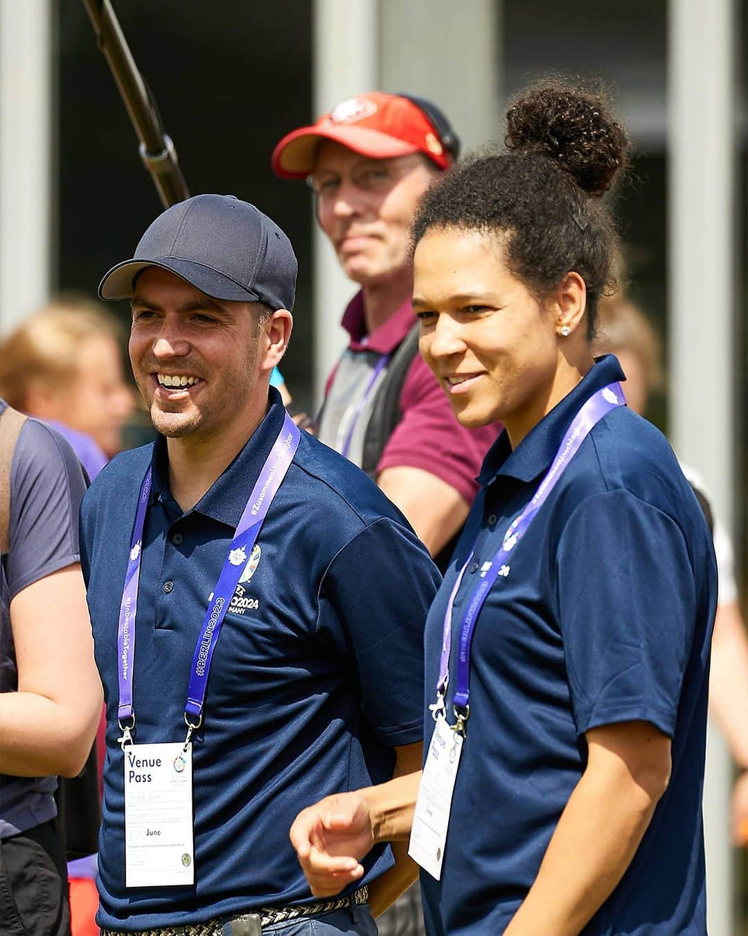 フィリップ・ラームのインスタグラム：「The Women's World Cup in Australia and New Zealand is sport in the original sense. Everyone wants to win, of course, but being there is everything. The fans can identify with this mixture of sporting quality and sporting spirit. This World Cup should be a model for us Europeans for the European Men's Championship. People from different cultures meet, travel the country, celebrate together, watch soccer. Read more in my current @guardian column.  Die Frauen-Weltmeisterschaft in Australien und Neuseeland ist Sport im ursprünglichen Sinne. Alle wollen natürlich gewinnen, aber dabei sein ist alles. Mit dieser Mischung aus sportlicher Qualität und Sportsgeist können sich die Fans identifizieren. Diese WM sollte uns Europäern ein Vorbild für die Europameisterschaft der Männer sein. Menschen aus verschiedenen Kulturen treffen aufeinander, bereisen das Land, feiern zusammen, schauen Fußball. Mehr dazu in meiner aktuellen @zeit-Kolumne.」