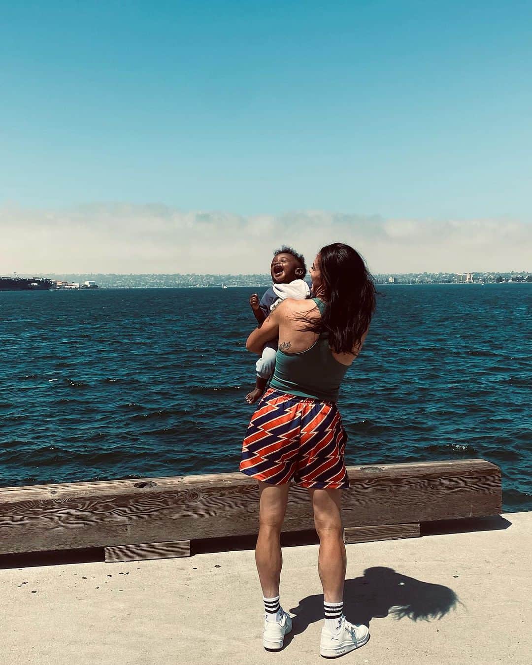 アリ・クリーガーさんのインスタグラム写真 - (アリ・クリーガーInstagram)「This Ocean has my heart.🌊🥹 ️ ...