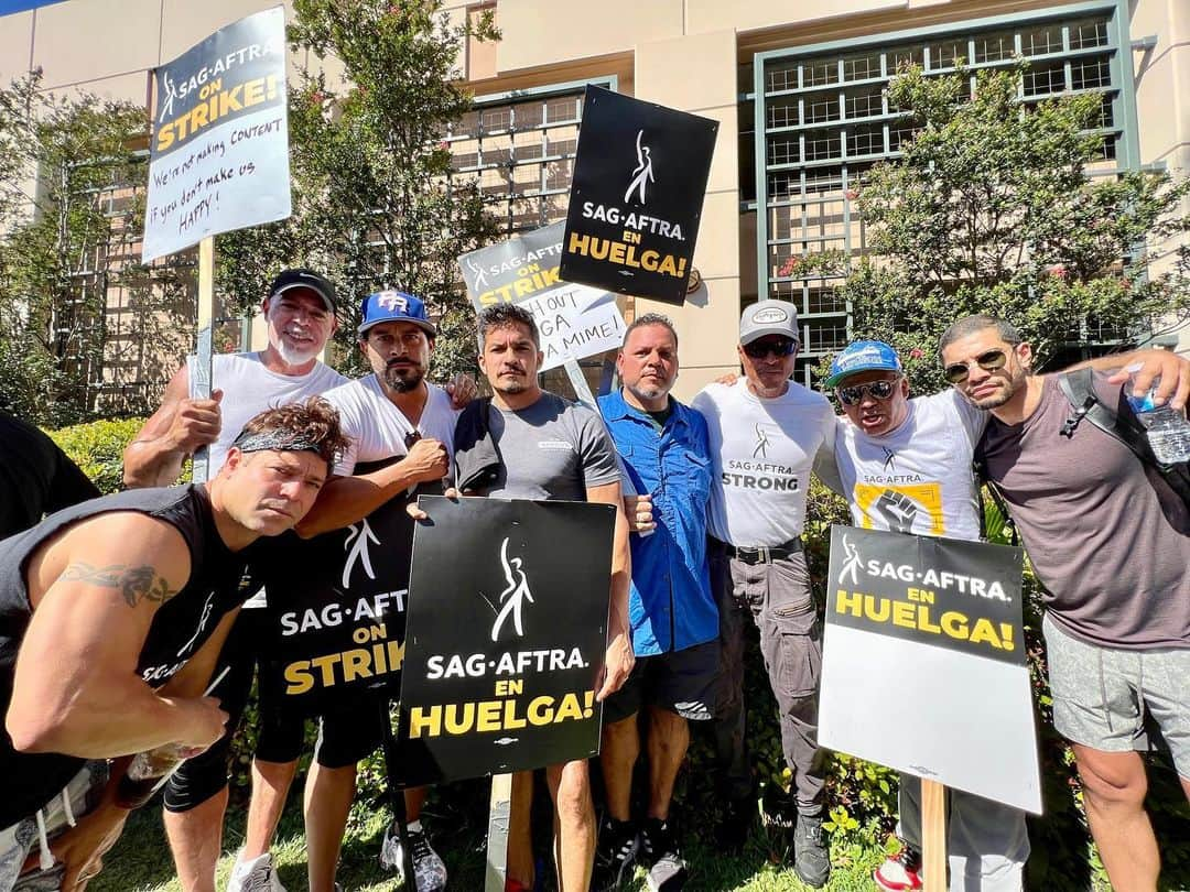 ジョン・ウエルタスさんのインスタグラム写真 - (ジョン・ウエルタスInstagram)「What a day of solidarity!!! It’s a wonderful sight to see so many show up for each other, in @sagaftra @wgawest @wgaeast @iatse @directorsguild #teamsters were all in full force yesterday walking, chanting, a little dancing and demanding that we come to a fair deal with the #amptp - LFG!!! #onepeople #afrolatino #afrolatina #latinamerica #latina #latino #latine  #latinx #latinidad #america」8月20日 0時58分 - jonhuertas