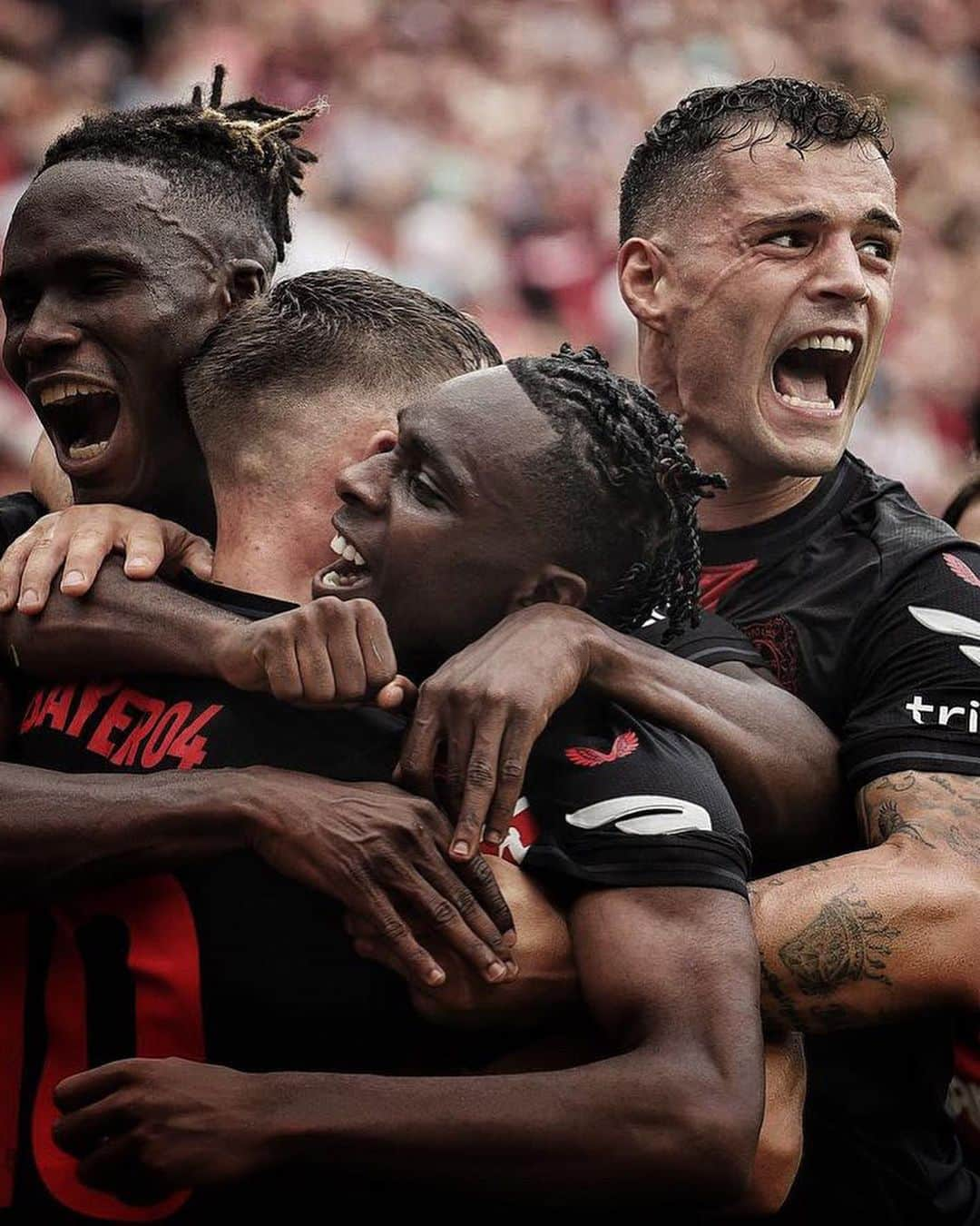 グラニト・ジャカさんのインスタグラム写真 - (グラニト・ジャカInstagram)「Winning weekend 🙌 Happy to start the Bundesliga season with three big points ☑️  Danke für die super Unterstützung @bayer04fussball 🙏🏻」8月20日 1時08分 - granitxhaka