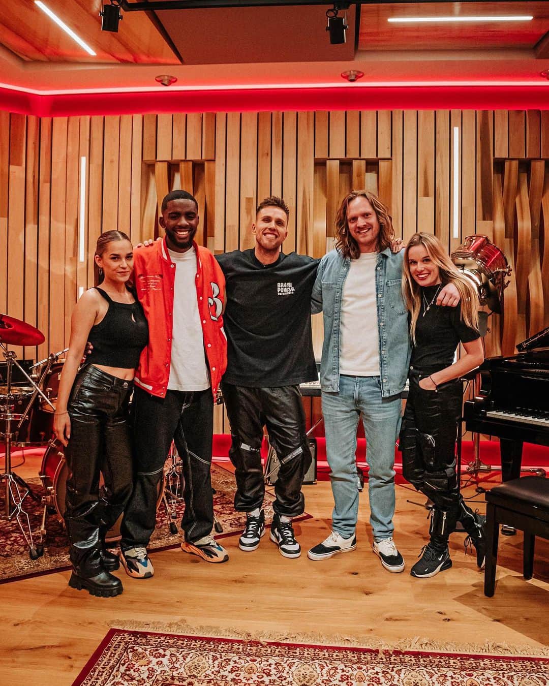 ニッキー・ロメロのインスタグラム：「Super proud to announce my team for The Talent Scouts, a TV concept where the winning talent gets to perform on the biggest pop festival(s) in the Netherlands, and the scout gets to support their charity, which for me is the Leukemia Research Charity.   Can’t wait to get to work with these talents and share everything I have to offer as a producer, musician and performing artist.   They all deserve to win, let’s see who makes it to the finals tonight ✨」