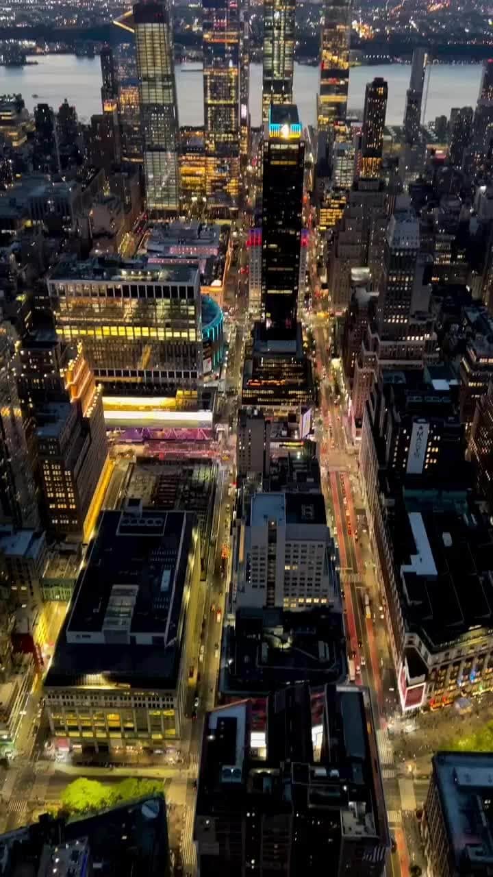 Empire State Buildingのインスタグラム：「Are you ready to fall in love with New York?   📷: @jay_roams」