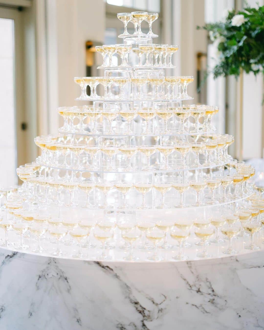 The Peninsula Hotelsさんのインスタグラム写真 - (The Peninsula HotelsInstagram)「Talk about a showstopper. Set the scene for your next big event with a larger than life champagne tower at @thepeninsulachi. 📷 @mathew_lahey @timtabstudios」8月20日 1時10分 - peninsulahotels