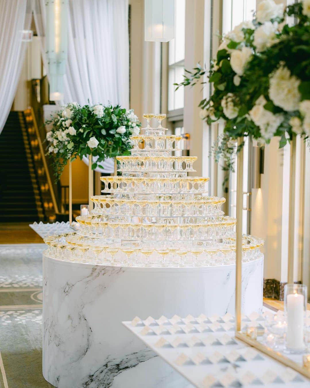 のインスタグラム：「Talk about a showstopper. Set the scene for your next big event with a larger than life champagne tower at @thepeninsulachi. 📷 @mathew_lahey @timtabstudios」