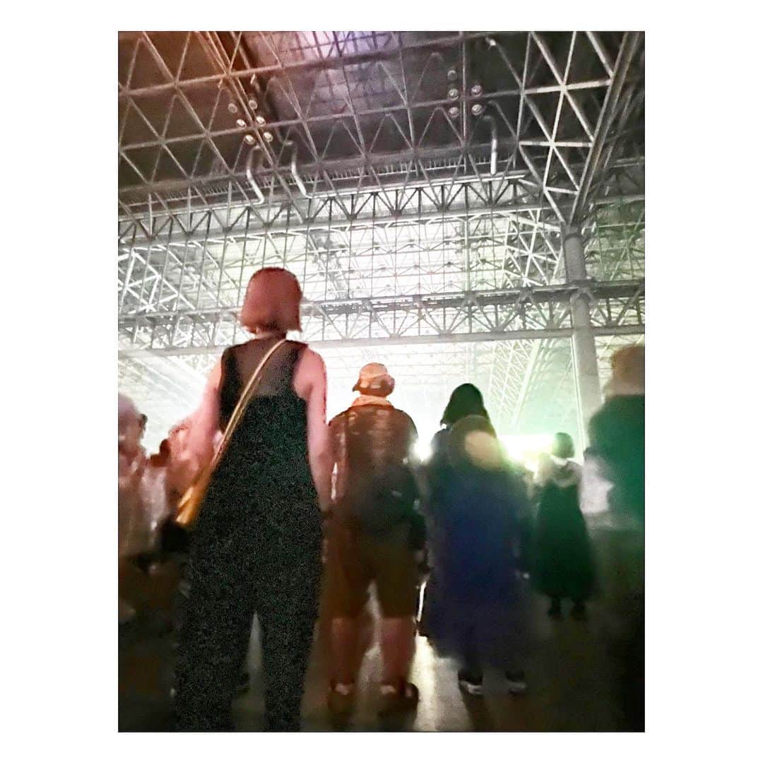 阿部洋子さんのインスタグラム写真 - (阿部洋子Instagram)「🎼.•*¨*•.¸¸♬🎶•*¨*•.¸¸♬•*¨*•.¸¸♪  #summersonic  #2023   たのしかった🤍  #newjeans  #honne  #blur   📸ラスト 🍣ᔆᵘᙚᑋⁱウニ！フェス飯？🤔」8月20日 1時49分 - hirocoring