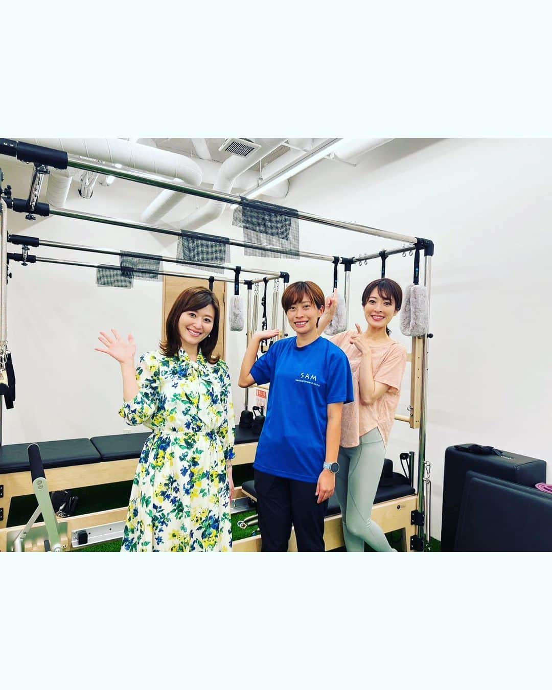 石沢綾子さんのインスタグラム写真 - (石沢綾子Instagram)「時差あり帰国投稿に あたたかいコメントやリアクション　ありがとうございます。 おかえり！と言ってもらえるって、本当に嬉しいものですね😭✨  　 さてさて、 北海道に行く機会が増えまして✈️ 余裕を持って仕事の前日入りのことも多く、 空き時間を何かに使えたらいいなと思っていたら @kuniimisa_ana がオススメしてくれたのが マシンピラティス。 通っているジムで今月から新しくスタートするとのことで、 体験させてもらいました！ 興味があったので嬉しい🙌♡ 　 ピラティス初めてのド初心者ですが、 トレーナーさんが丁寧にわかりやすく 指導・サポートしてくれるので、 使っている筋肉や体の隅々まで意識を向けながら 気持ち良く動くことができました✨ 　 動き自体はゆっくりだけど、 その分しっかり筋肉を使って伸ばす感じがあって、 終わった後には心地いい疲労感＆筋肉痛💪 　 個人的な体感では、 体験中から呼吸が深くなる感覚が！ 猫背・巻き肩が正しい位置に戻ったことの 副次的効果だそうですが、 姿勢ひとつでこんなに息がしやすいのかと、びっくり…😳 変化を感じられるとモチベーションがあがります🔥 　 西18丁目駅から近くて、通いやすいのも嬉しいポイント！ 私も札幌にいたら通いたかった😂💕 　 詳細や問い合わせは @sam_medicalfitness_sauna  のアカウントへ🧘✨ 安ヶ平トレーナー、お世話になりました☺️ 　 　  #札幌  #ピラティス  #マシンピラティス  #スポーツジム」8月20日 1時59分 - ayako__ishizawa