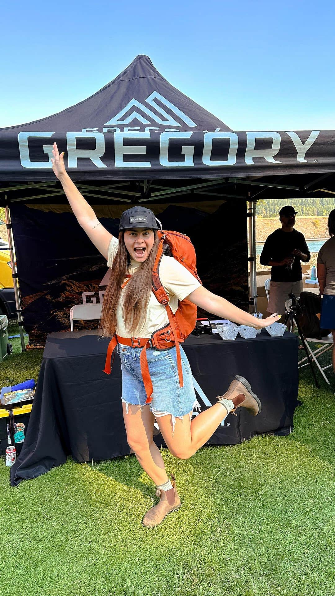 グレゴリーのインスタグラム：「Just out here doing our jobs at @pctdays🎒  #backpack #adventures #hiking #hikingadventures」