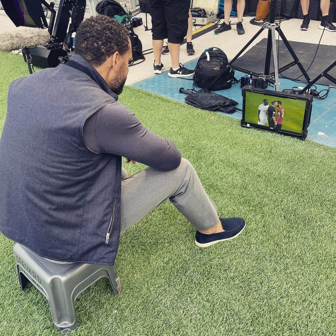 リオ・ファーディナンドのインスタグラム：「Bielsa eat ya heart out!!! @spursofficial  v @manchesterunited at the Ethihad !」
