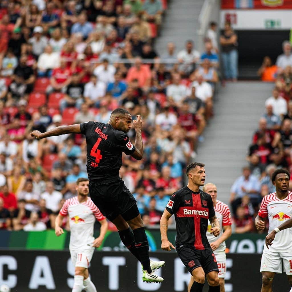 ヨナタン・ターさんのインスタグラム写真 - (ヨナタン・ターInstagram)「Great performance of the whole team. Happy about my goal! 🔥 danke für die Unterstützung in der BayArena 💪🏾 @bayer04fussball」8月20日 2時28分 - jonathantah_