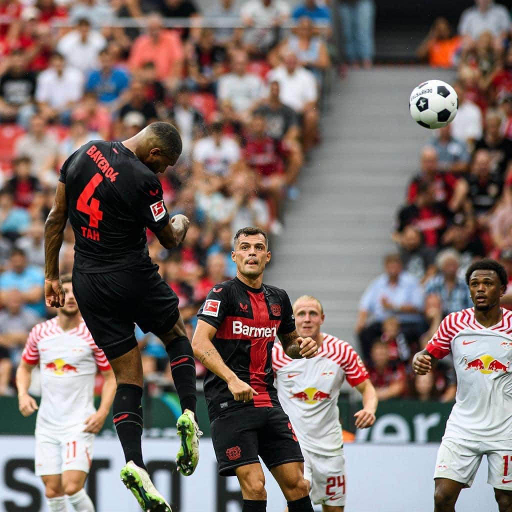 ヨナタン・ターさんのインスタグラム写真 - (ヨナタン・ターInstagram)「Great performance of the whole team. Happy about my goal! 🔥 danke für die Unterstützung in der BayArena 💪🏾 @bayer04fussball」8月20日 2時28分 - jonathantah_