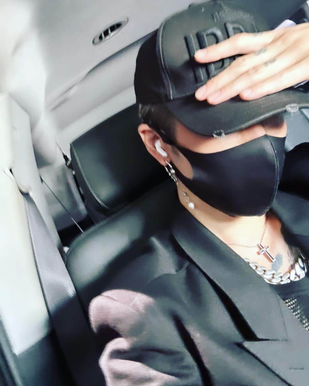 雅-MIYAVI-のインスタグラム：「LA is so bright   🌴  #ロスなんでこんなまぶしいの #ハリケーンと共に上陸 #言いたいだけw」
