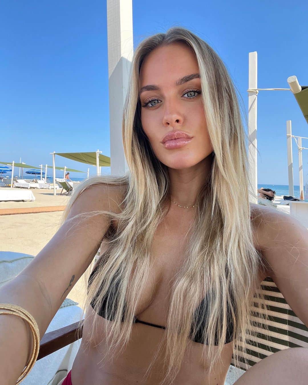 ロッティー・トムリンソンのインスタグラム：「This is the life :)」