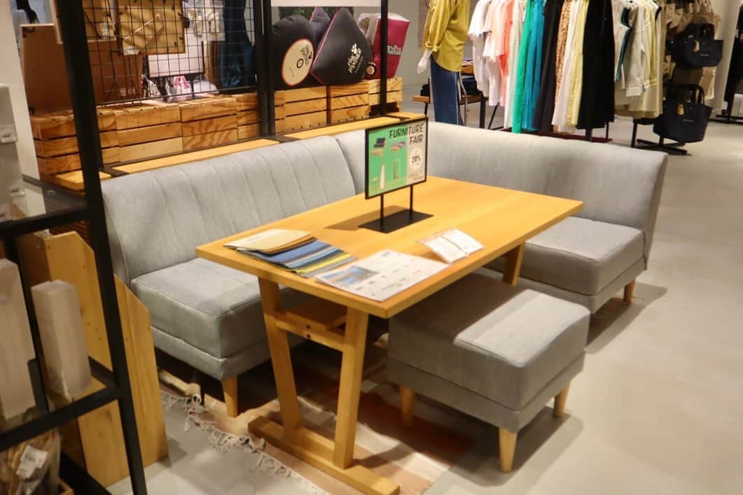 LECT レクトさんのインスタグラム写真 - (LECT レクトInstagram)「FURNITURE FAIR  . 2Fニコアンドとベイフローでは家具フェアがスタート！衣替え、模様替えの季節。新しい生活を考えてる方にもおすすめです。 . #lect #レクト #nikoand #bayflow #家具 #新生活 #模様替え #ショッピングモール #広島市 #広島」8月20日 15時14分 - lect_hiroshima