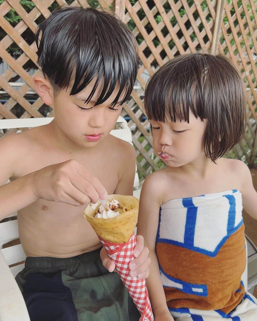 高見まなみのインスタグラム：「いよいよ夏休みもラストスパート...！ 2学期もがんばりましょう！  🧡💛💚🤎  #縦バージョン」