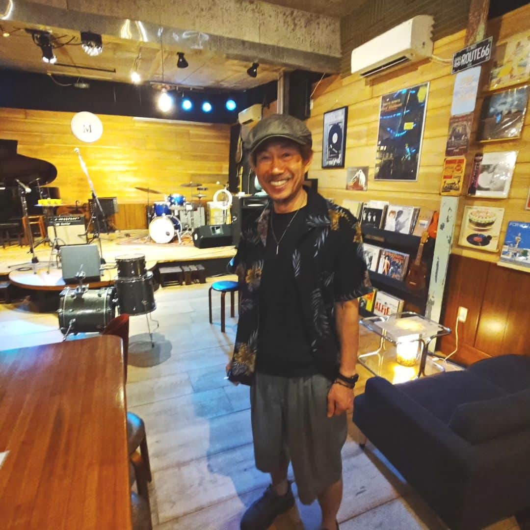 山川のりをのインスタグラム：「今夜は桑名市アドンスペースMの3周年をお祝いするナイト！でギターパンダ出演します！16時30分/17時30分、3000円+Dです。共演は空団地、ホソボソ+そらしの、岡島大。アドンスペースMは快適空間なお店。お近くの方は慎重に会いに来てアイニージュー！」