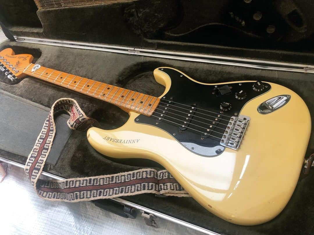 ホリエアツシのインスタグラム：「#Fender 25th Anniversary #Stratocaster」