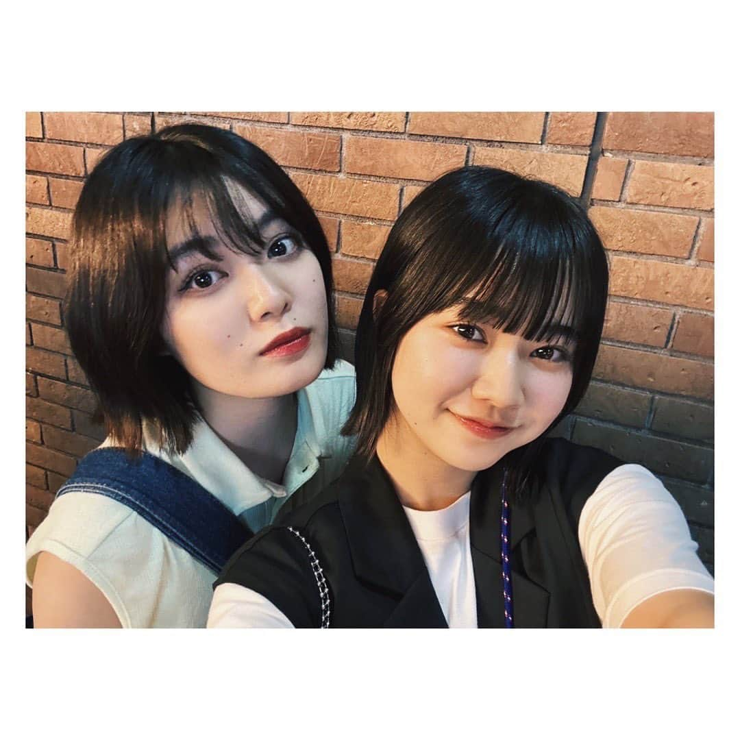 吉田美月喜のインスタグラム：「☽ れいあちゃんの飲み物とって嬉しそうな私  @reianakayoshi_official  #吉田美月喜 #yoshidamizuki #yoshida #mizuki」