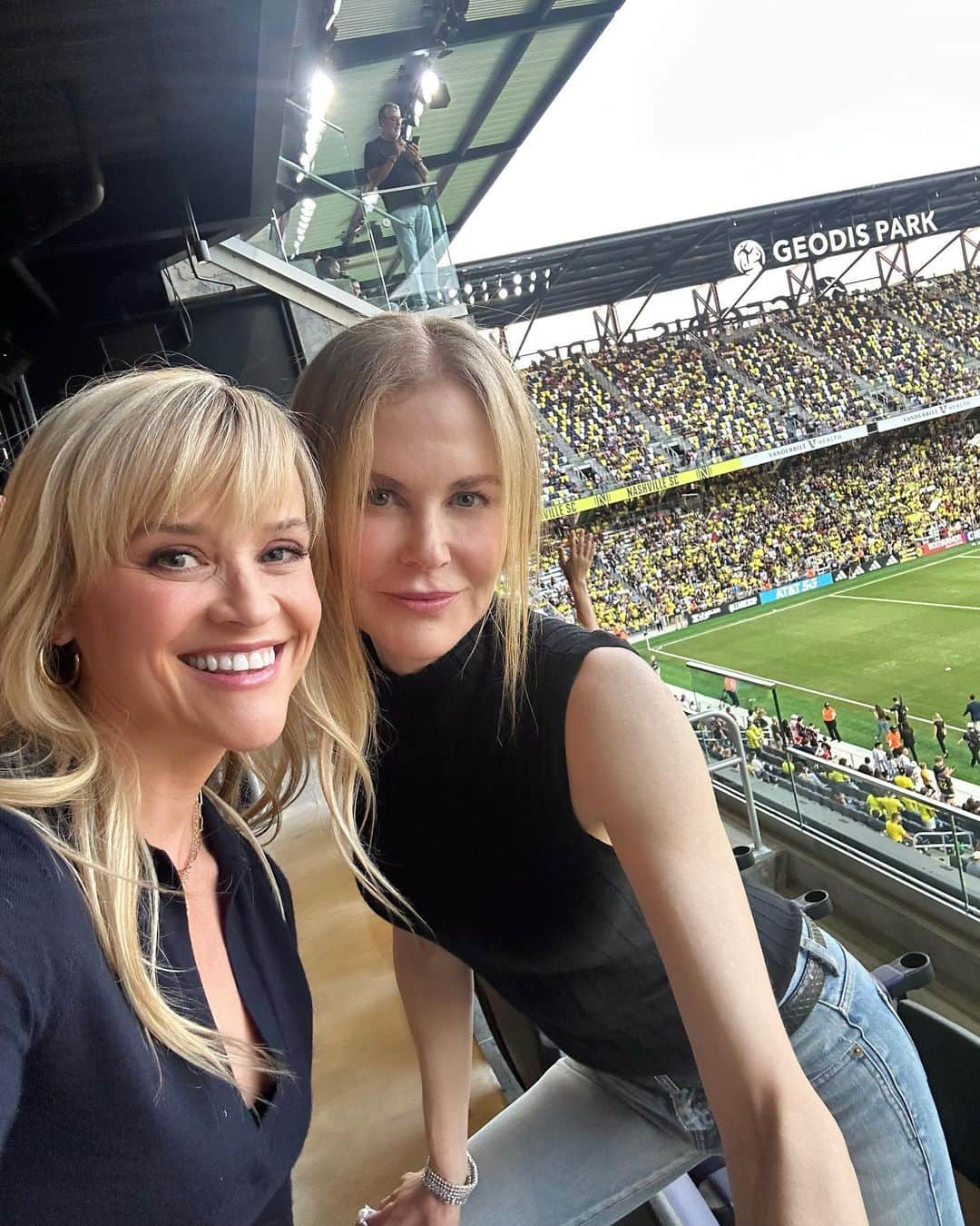 ニコール・キッドマンのインスタグラム：「⚽️✨ Great night with my girlfriend ✨⚽️」