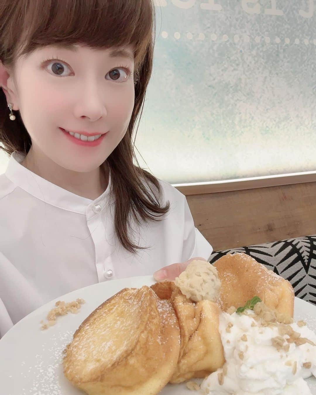 新垣泉子さんのインスタグラム写真 - (新垣泉子Instagram)「定期的に食べたくなるもの。  湘南パンケーキ☆  期間限定の桃のパンケーキと悩みに悩んだ末、テッパンのプレーンを選ぶ。  何度食べても美味しい(o^^o)  #湘南パンケーキ #定期的に食べたくなる #ふわとろ系パンケーキ  #福岡パンケーキ #福岡カフェ  #福岡グルメ」8月20日 14時12分 - motoko.arakaki