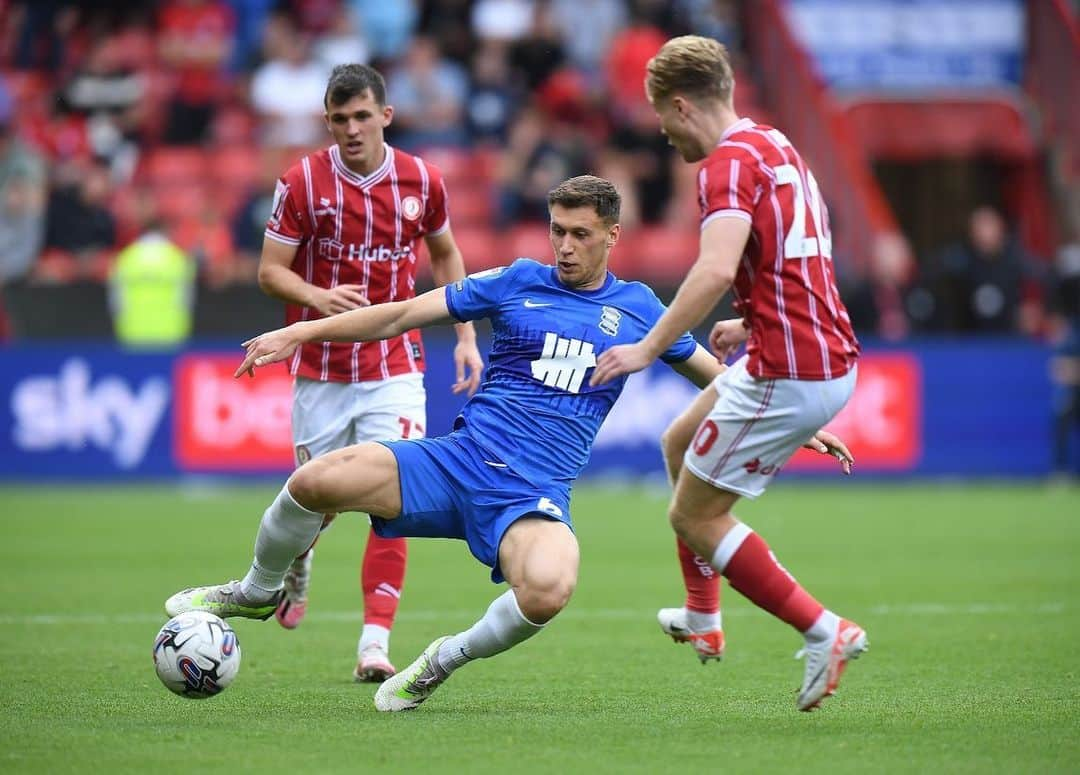 クリスティアン・ビエリクさんのインスタグラム写真 - (クリスティアン・ビエリクInstagram)「Great away performance from the whole team and very deserved 3 points! Travelling fans top as always! We keep pushing 💙🤝🏼」8月20日 6時48分 - krystianbielik