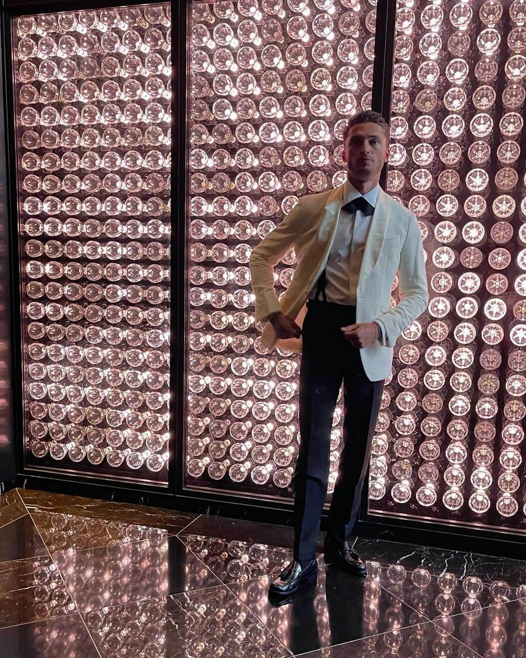 ハーベイ・ニュートン・ヘイドンのインスタグラム：「Baby Baccarat  @baccarathotels」