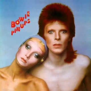 中村松江さんのインスタグラム写真 - (中村松江Instagram)「今日の一曲はDavid Bowieで『Friday on My Mind』です✨ アルバム「Pin Ups」に収録。 1973年にリリースされたデヴィッド・ボウイの全曲カバー曲のアルバムからの一曲です✨ 何とデヴィッド・ボウイもイージービーツの名曲を取り上げていたんですね🎶 ちなみにこのアルバムのジャケットでボウイの隣にいる女性はツイッギーです👍 (№1444) #歌舞伎 #中村松江 #davidbowie #fridayonmymind #pinups」8月20日 7時43分 - matsue_nakamuraofficial