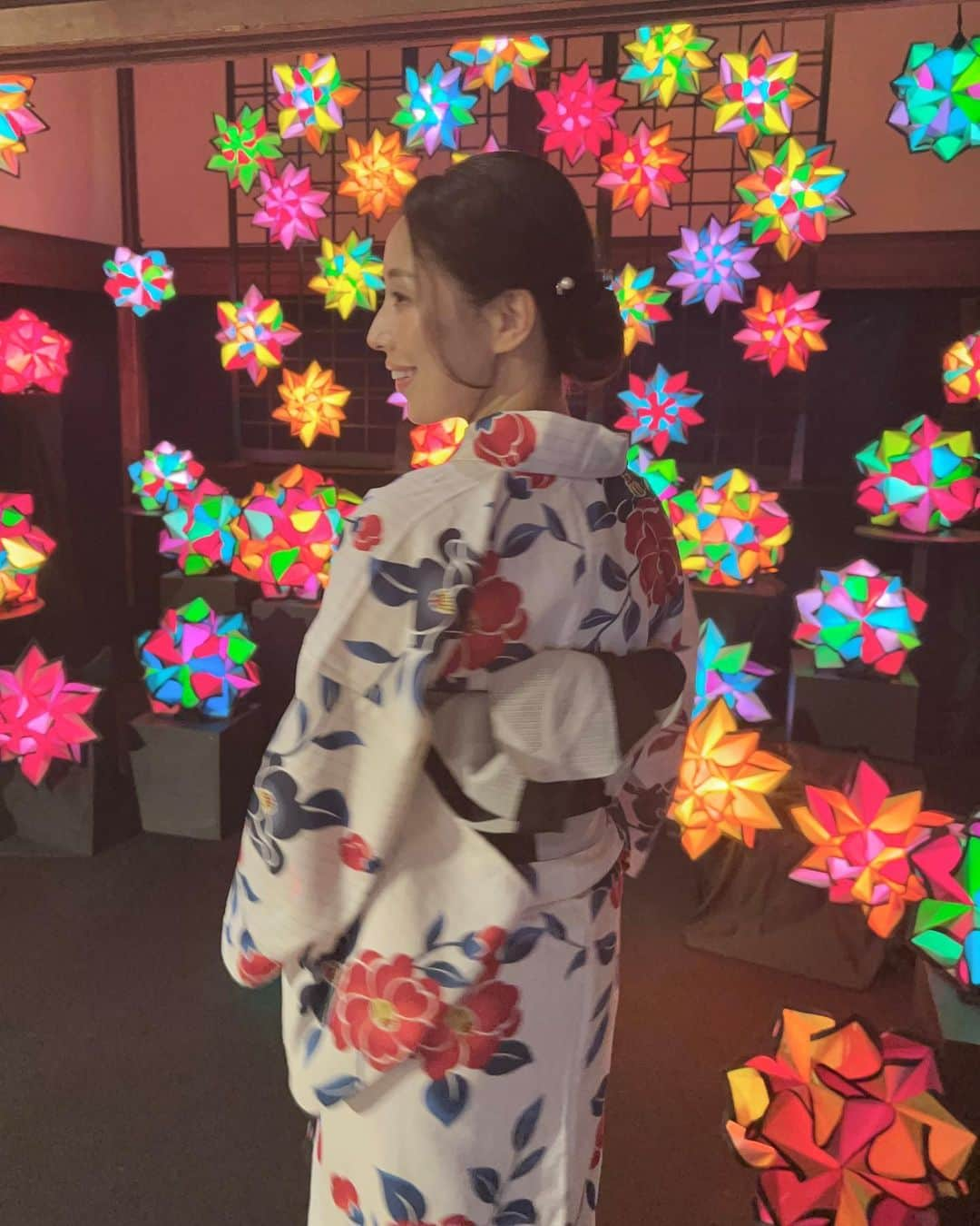 宮田綾子さんのインスタグラム写真 - (宮田綾子Instagram)「夏の浴衣👘久しぶりに着ることができました❤️子どもたちの小学校の夏祭りでは毎年盆踊り係をしていたので着てたけどもう大きくなってしまって踊れなくて寂しい←  ホテル雅叙園内で浴衣をで選んで着せていただき髪もセットしてもらって、お友達の誕生日会🎂 素敵な夏の思い出ができました🎐 みんなの写真は次の投稿で💗  いよいよ今週末は大阪インスタセミナーです🎤 お会いできる方、楽しみにしています♩ 参加を迷っていた方はお早めにお願いします、インスタ初心者の方も大歓迎🙌 聞いたらインスタの使い方がわかってますます楽しめますよ 詳細は私のプロフィールURLからご覧ください👀 ❤️ @ayako__miyata ←21.6万フォロワーありがとう❤️  8/26(土)10:00〜新大阪 9/23(土)10:30〜東京 @ayako__miyata 👈🔗ここから🥰  #雅叙園 #浴衣 #浴衣コーデ #夏コーデ #ゆかた #ゆかたコーデ #夏の思い出 #夏休み #日本の夏 #tokyojapan #tokyo」8月20日 8時06分 - ayako__miyata