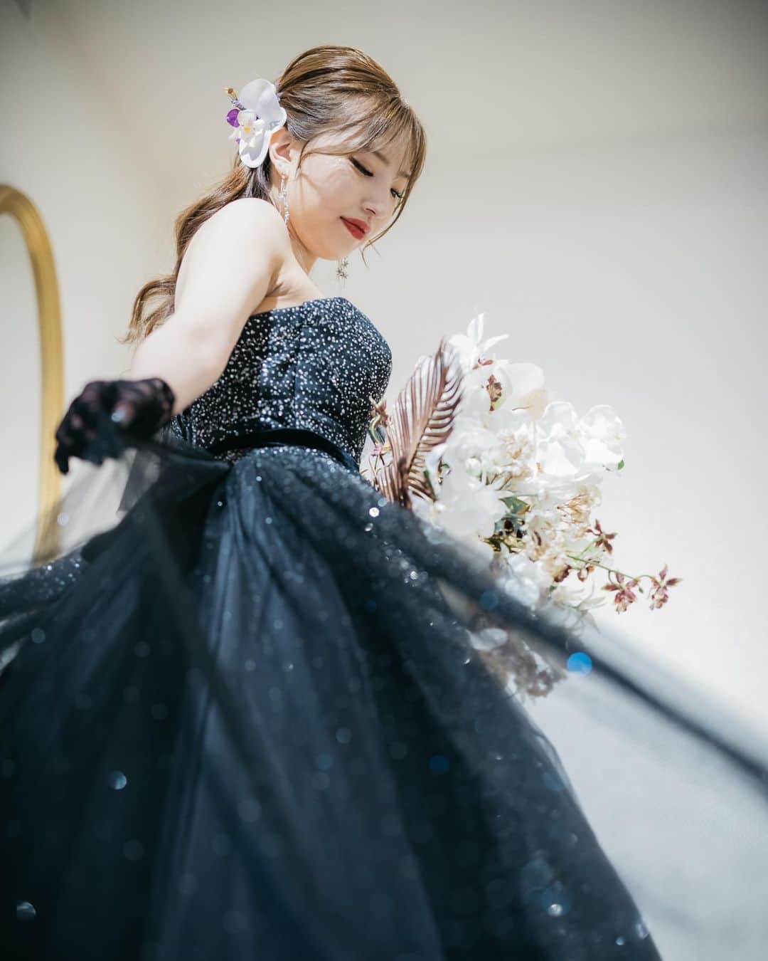 アニヴェルセル 大阪 公式のインスタグラム：「*  新婦様にとって ドレスは特別なもの♡ お気に入りの1着を纏って 最幸な時間を過ごしましょう＊  @anniversaire_official  @anniversaire_osaka   ＿＿＿＿＿＿＿＿＿＿＿＿＿＿＿＿＿＿＿＿＿＿  大阪・難波の結婚式場 アニヴェルセル 大阪 @anniversaire_osaka  ▫️ドレスが映えるロイヤルブルーの大聖堂 ▫️天候に左右されないフラワーシャワースペース ▫️なんば駅すぐに佇むお城のような外観  特別な空間で憧れのウェディングが叶います ＿＿＿＿＿＿＿＿＿＿＿＿＿＿＿＿＿＿＿＿＿＿  #結婚式 #ウェディング #アニヴェルセル #アニヴェルセル大阪 #大阪結婚式場 #大阪結婚式 #なんば結婚式 #なんば結婚式場  #プレ花嫁 #アニ嫁 #2023花嫁 #2024花嫁 #式場見学 #式場探し #ブライダルフェア #フォトウェディング #ウエディングフォト #大聖堂 #大聖堂ウェディング」