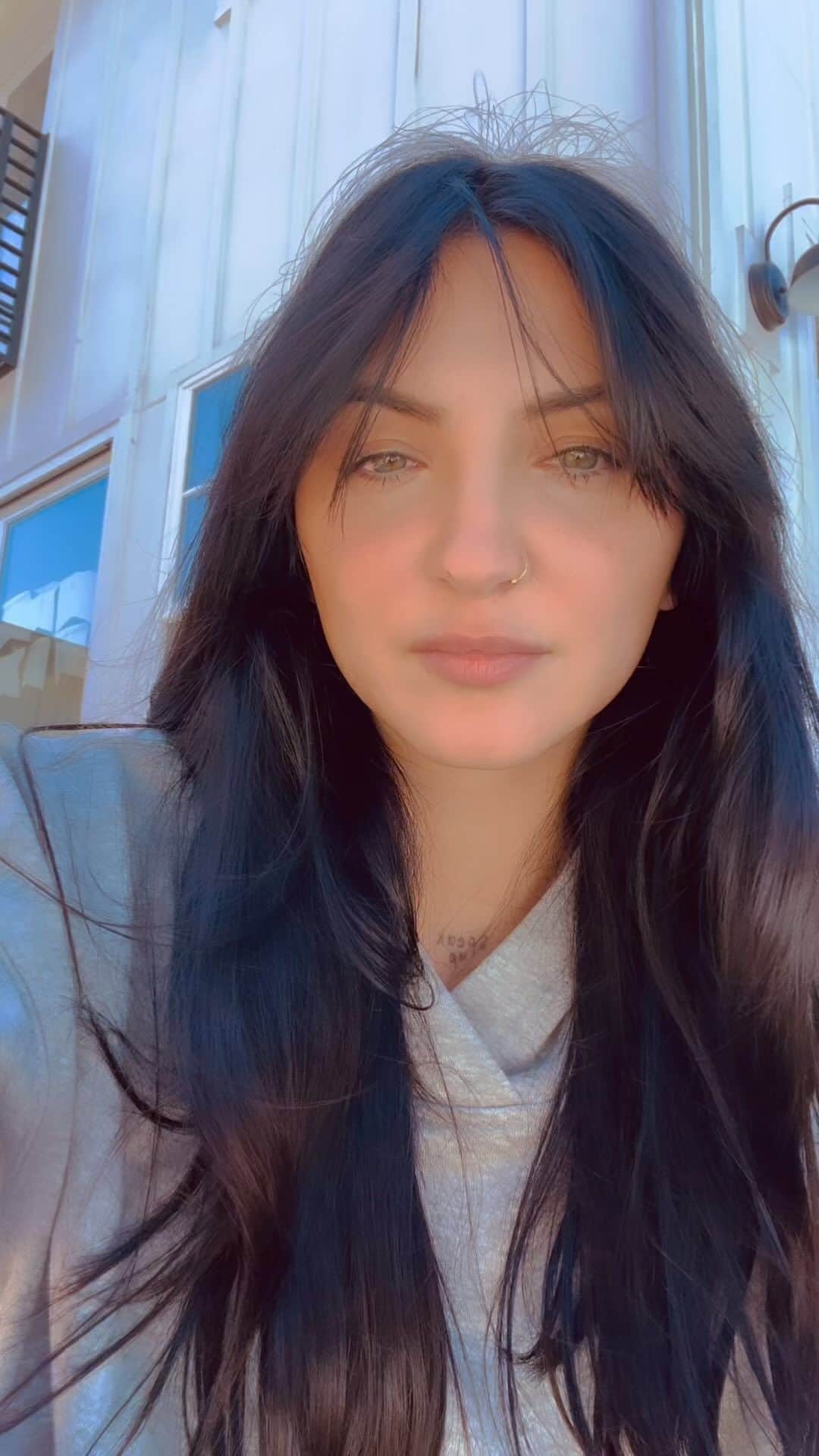 Julia Michaelsのインスタグラム：「Am I healthy now 🙄」