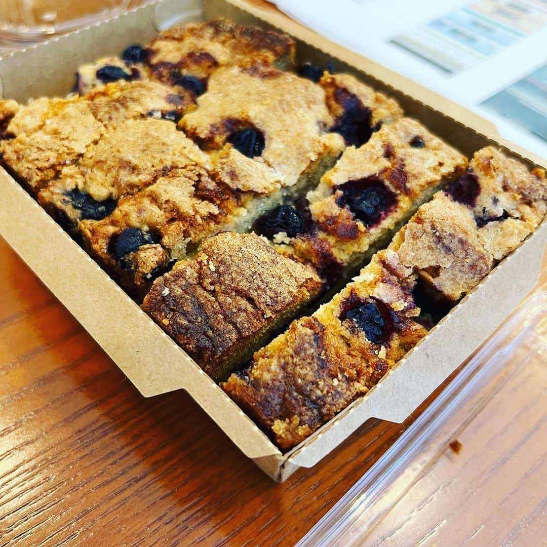 のインスタグラム：「みんなをしあわせにしてくれた bayaの ブルーベリーレモンソイヨーグルトブレッド♡！」
