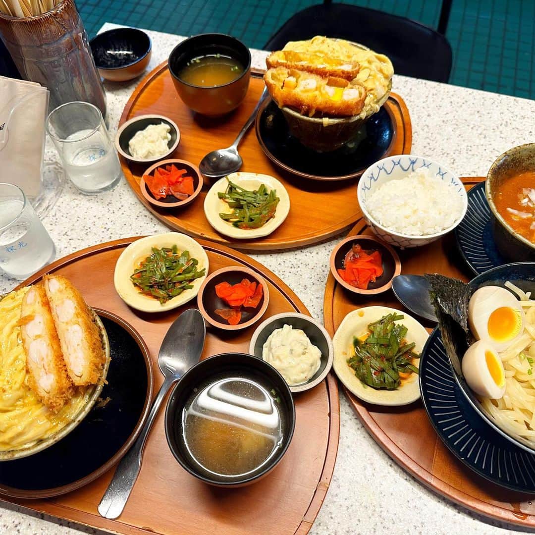 とぎもちさんのインスタグラム写真 - (とぎもちInstagram)「. 【ソンス 🇰🇷 성수】  ソンスにある タムグァン（탐광）🍴  ここのインスタ映え 海老カツ丼が食べたかった😍😍  卵トロトロ 汁だくのごはん最高。  サックサク海老カツ。  中には たっぷりのとんかつ🐖  美味しすぎたー😭💓💓  モツカレーつけ麺も めちゃくちゃ美味しかった🤤💓  #タムグァン #ソンス #韓国 #韓国グルメ #ソンスグルメ #탐광 #성수 #성수맛집 #とぎもちソンス #とぎもちタムグァン #とぎもち海老カツ丼」8月20日 8時30分 - togistagram