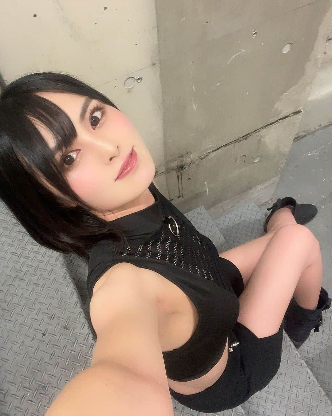 香月わかなのインスタグラム：「🖤」