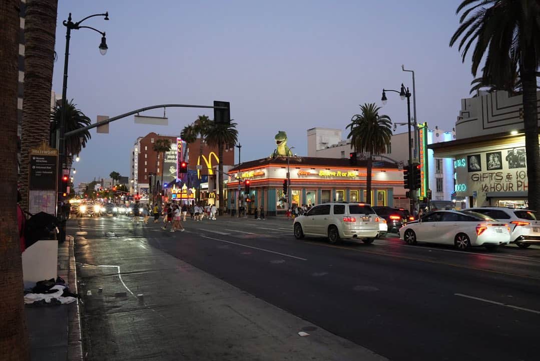 青木玲緒樹さんのインスタグラム写真 - (青木玲緒樹Instagram)「Hollywood Walk of Fame✳︎  #hollywoodwalkoffame#losangeles#california #hollywood #mickeymouse #johnnydepp」8月20日 9時02分 - reonaoki